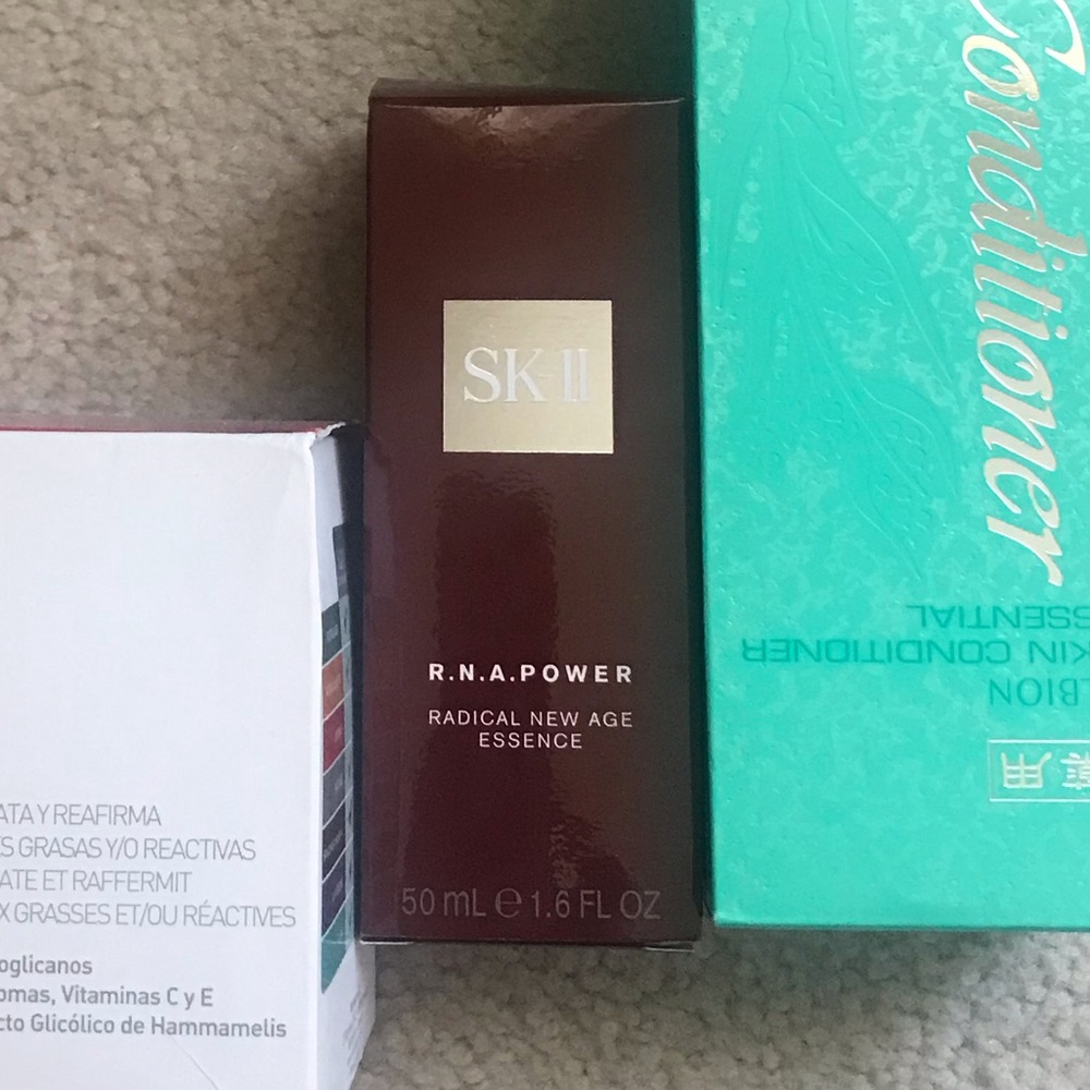SK-II RNA New Age Essence,